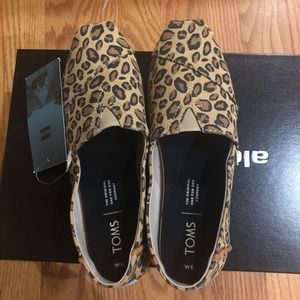 toms wmn classic leopard prints canvas